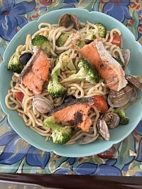 アクアパッアと鮭とブロッコリーのおうどん