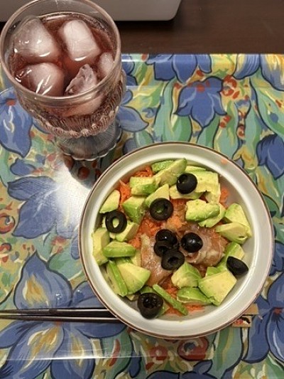 サーモン丼を作って食べました。おいしかったですよ。皆さんも宜しかったら、作って見てね。スーパーデリシャスよ。