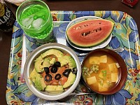 サーモン丼と小玉スイカとお豆腐とねぎの味噌汁です