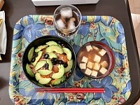 サーモン丼と豆腐の味噌汁を作り食べました