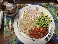 冷やし中華を作りました。少し肌寒い日寒でしたがとても美味しく頂きました。