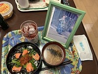 いくら、サーモンどんともやしのお味噌汁を作りました。とても美味しかったです