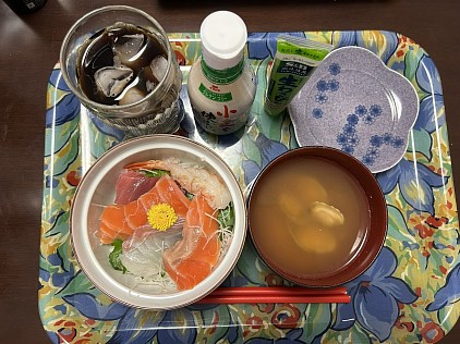 今日は、海鮮丼を作りました。美味しかったです