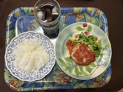 チーズハンバーグとブロッコリー