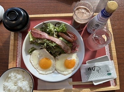 目玉焼き定食です。